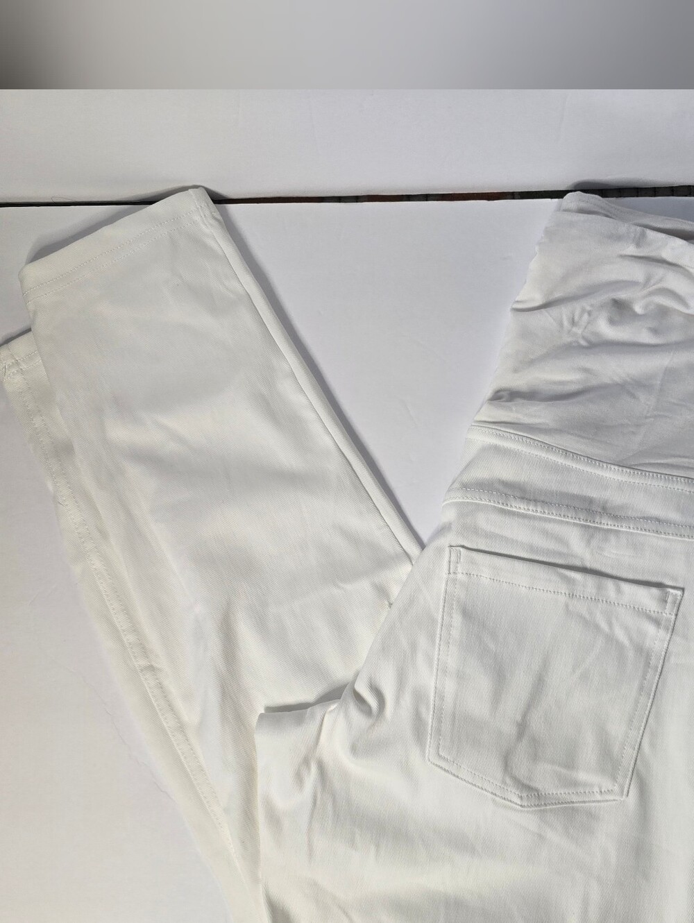 HUE White Maternity Leggings